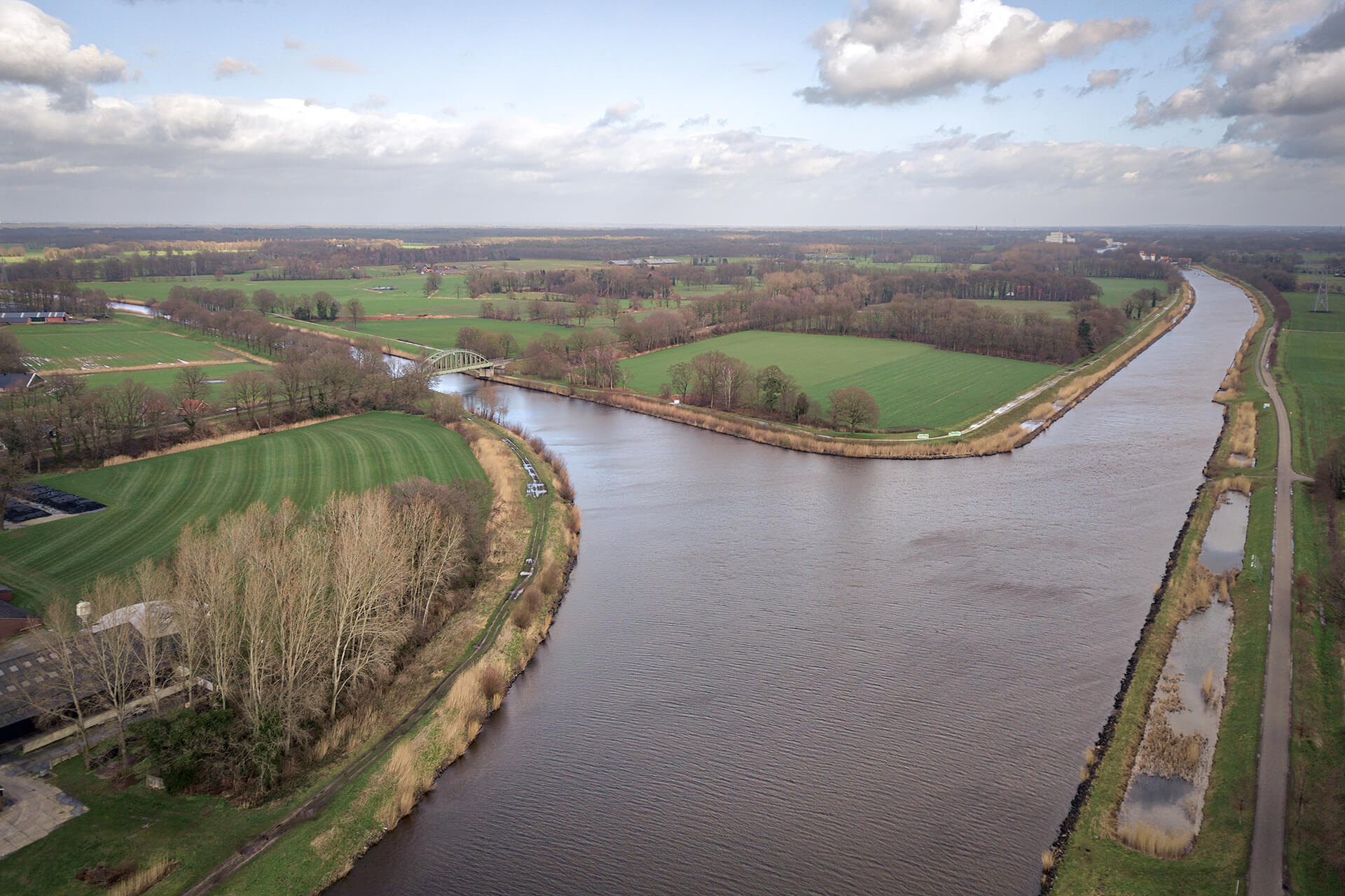 254 monitoring wells are monitoring groundwater levels in the Twente canals region